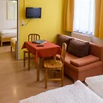 Guest house & Reitstall Inghofer